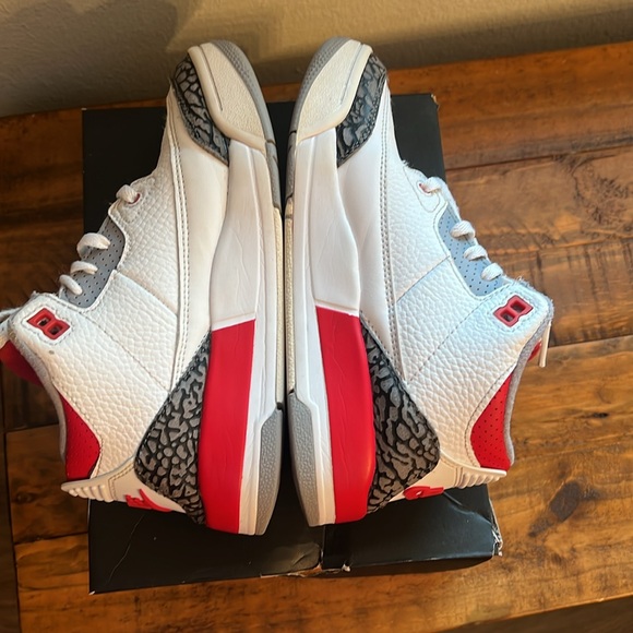 Jordan Retro 3 preschool size 2.5 “Fire Red” edition - Picture 4 of 6